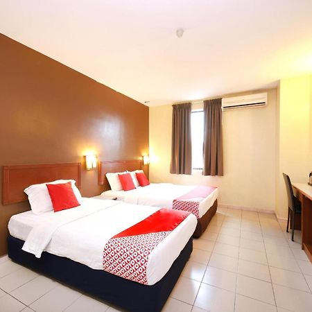 Super Oyo 447 Comfort Hotel Meru Кланг Экстерьер фото
