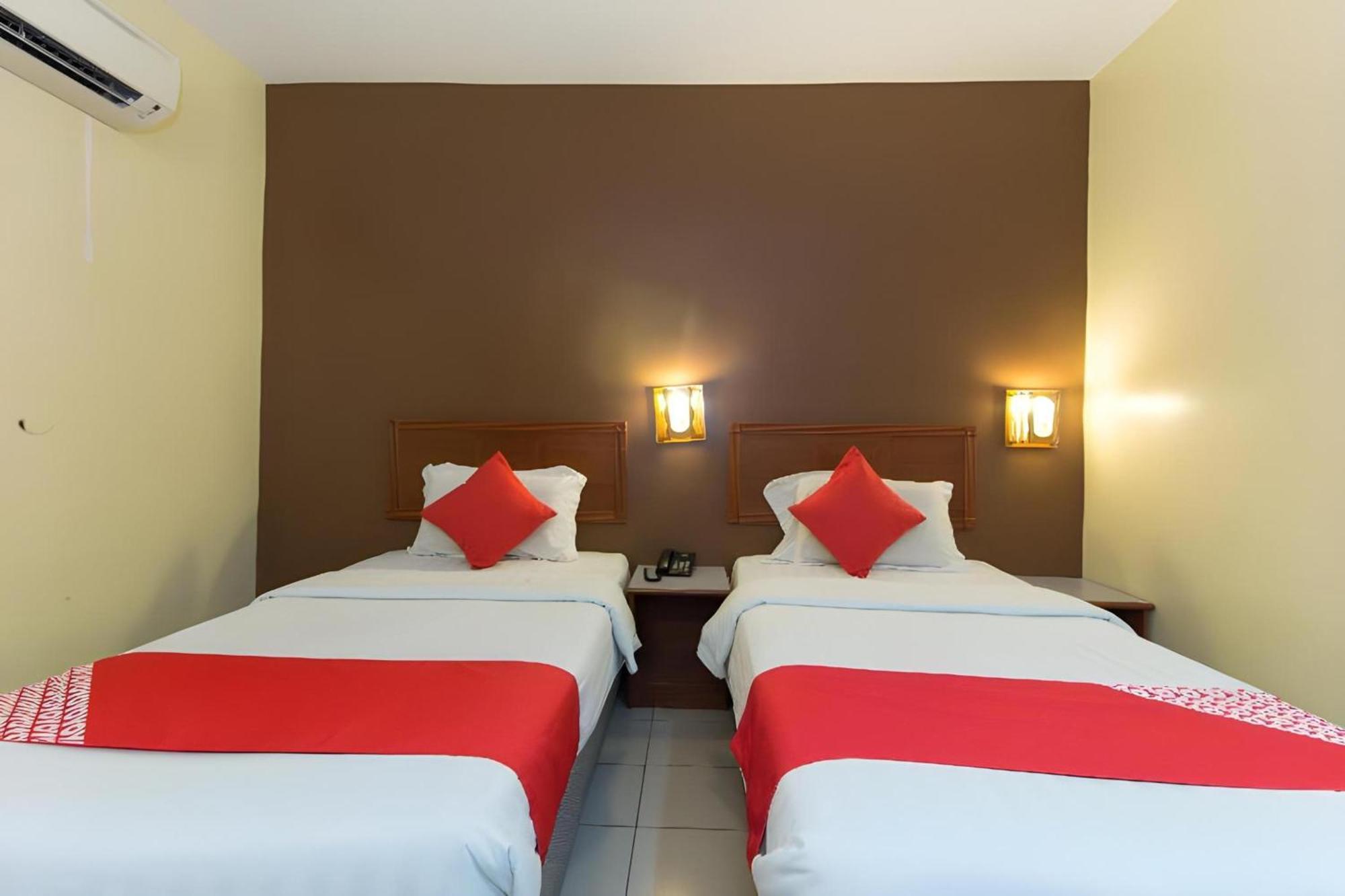 Super Oyo 447 Comfort Hotel Meru Кланг Экстерьер фото