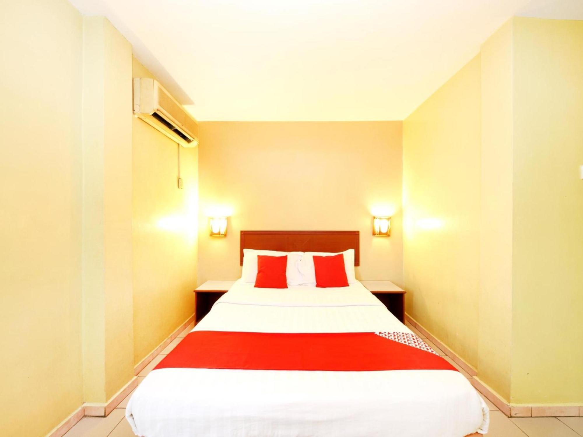 Super Oyo 447 Comfort Hotel Meru Кланг Экстерьер фото