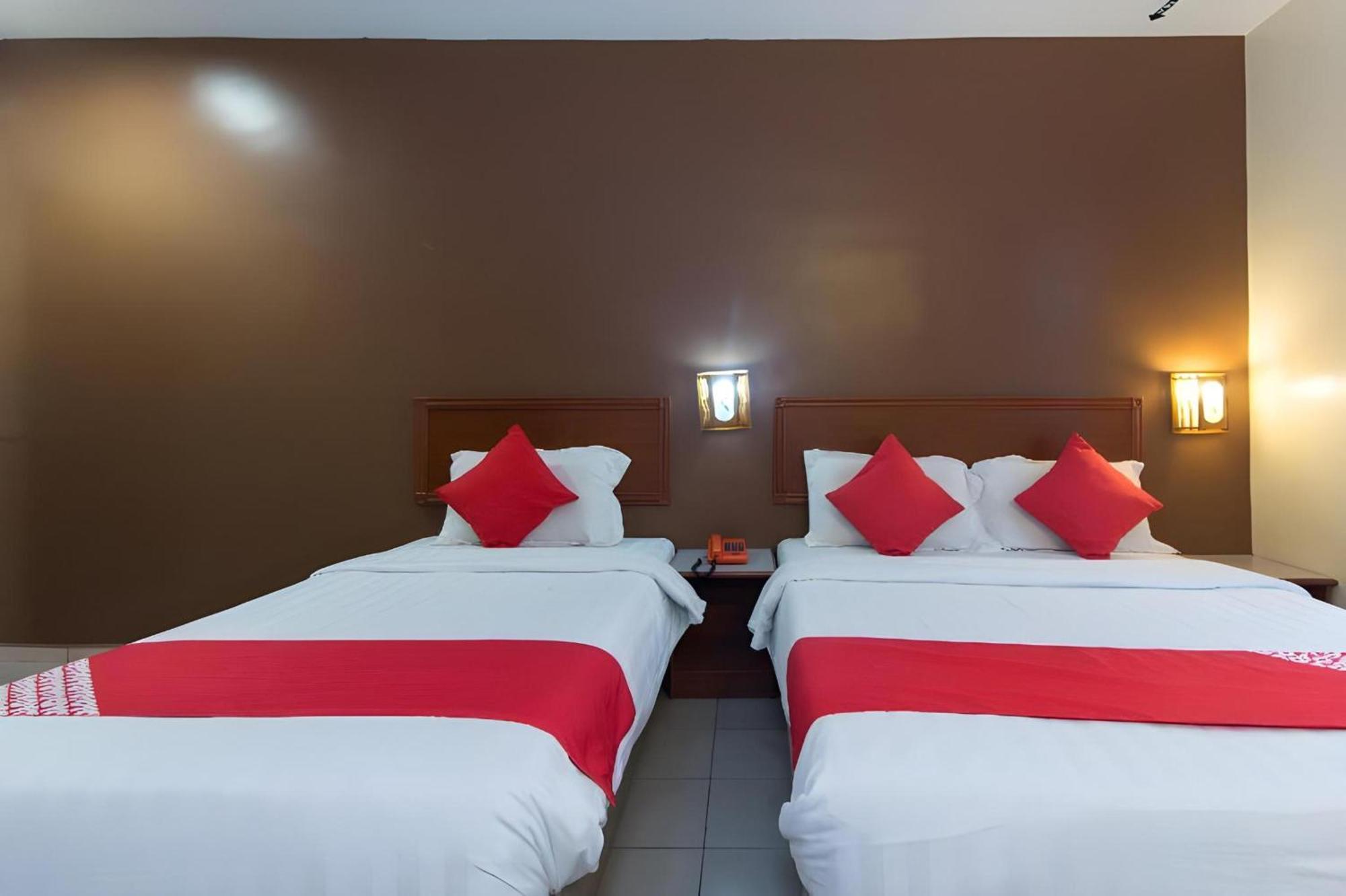 Super Oyo 447 Comfort Hotel Meru Кланг Экстерьер фото