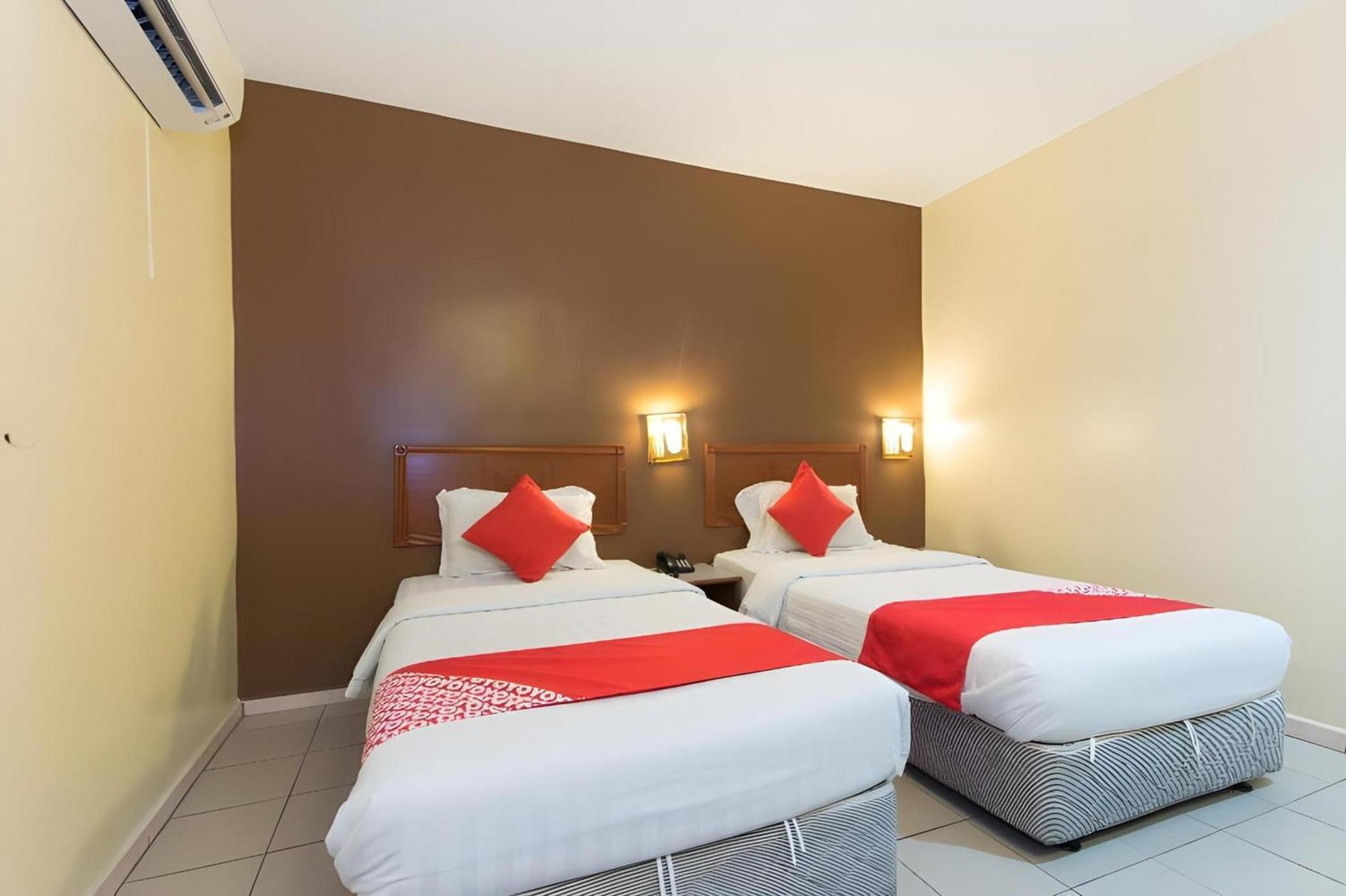 Super Oyo 447 Comfort Hotel Meru Кланг Экстерьер фото
