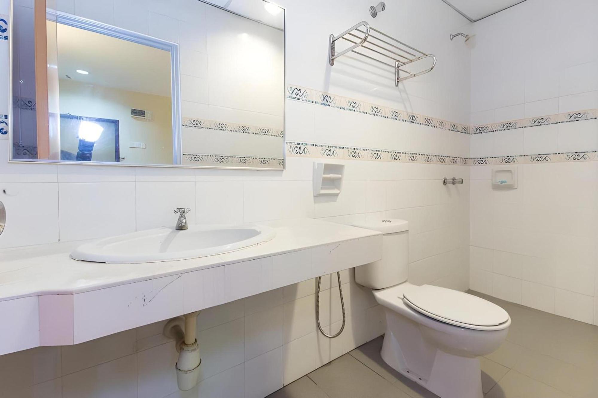 Super Oyo 447 Comfort Hotel Meru Кланг Экстерьер фото