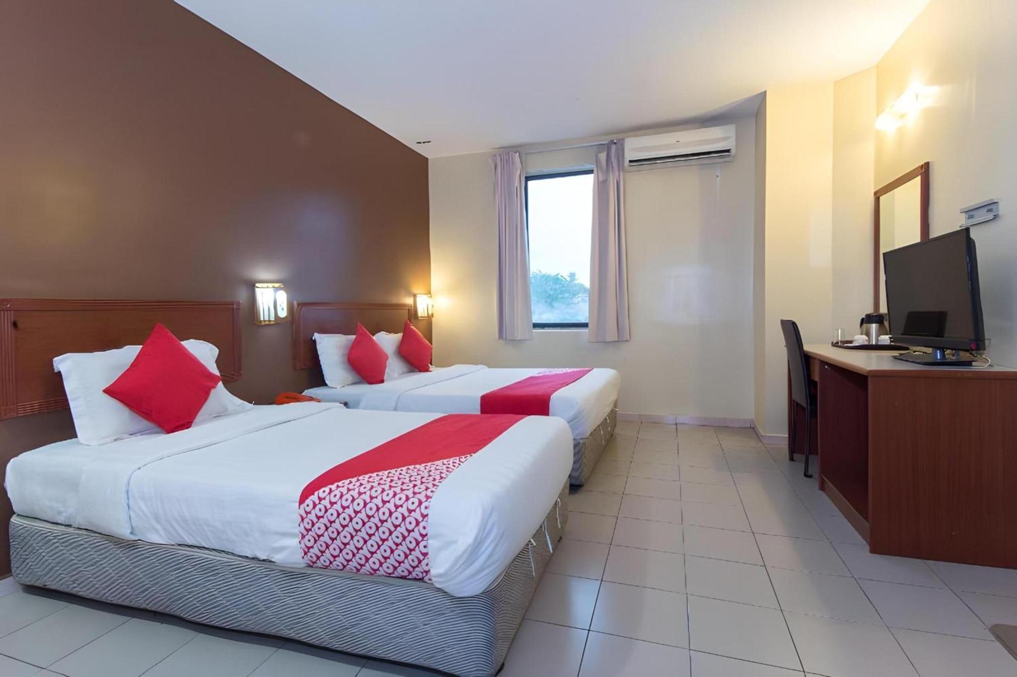 Super Oyo 447 Comfort Hotel Meru Кланг Экстерьер фото