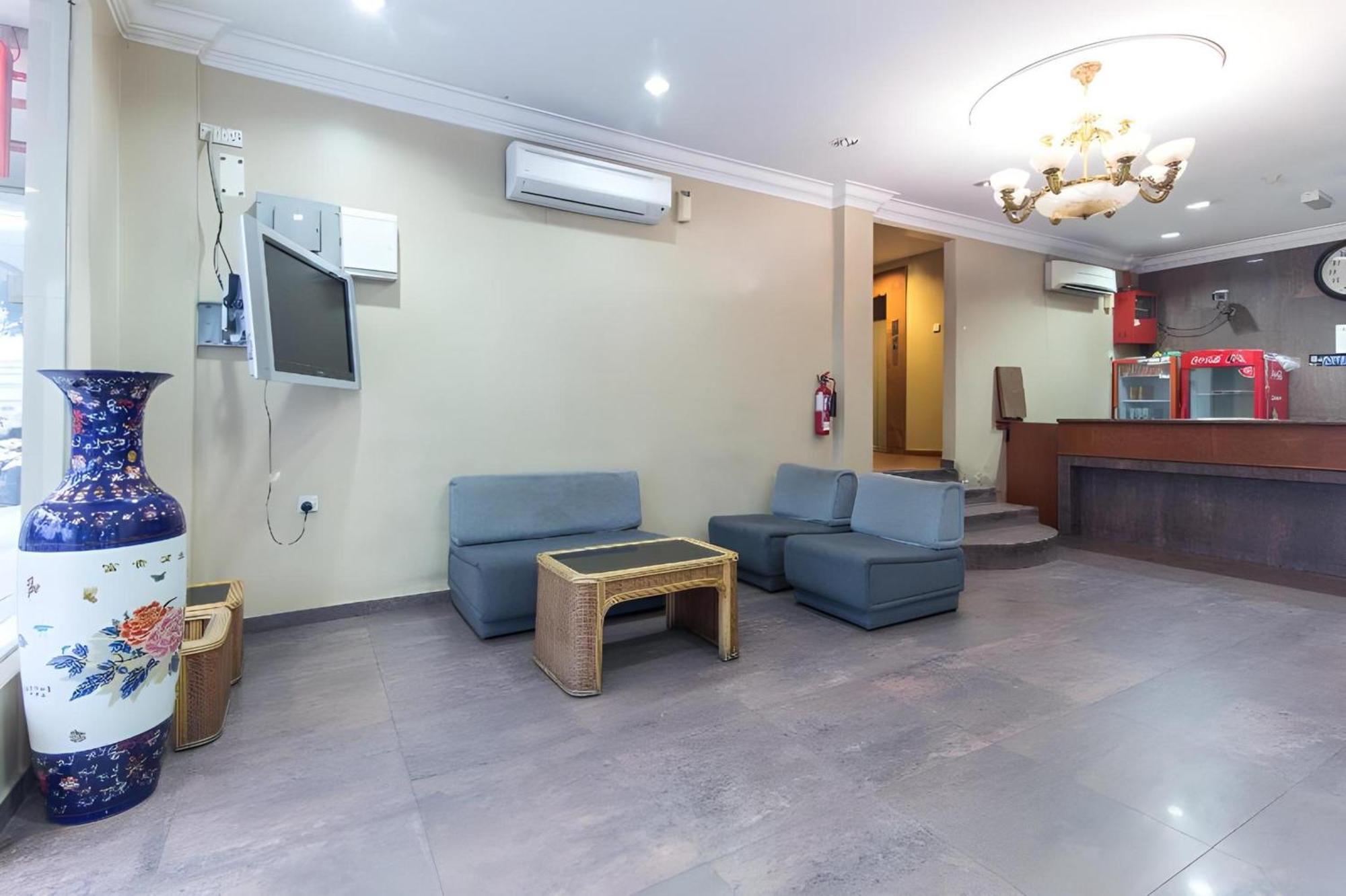 Super Oyo 447 Comfort Hotel Meru Кланг Экстерьер фото