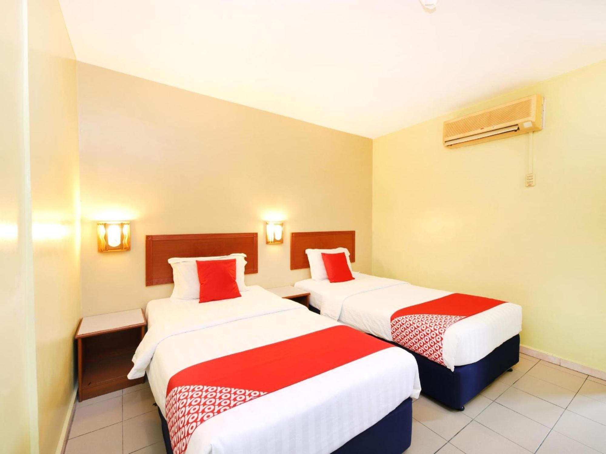 Super Oyo 447 Comfort Hotel Meru Кланг Экстерьер фото