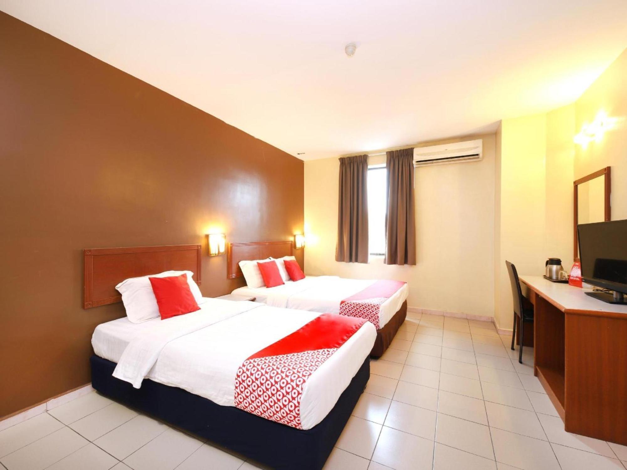 Super Oyo 447 Comfort Hotel Meru Кланг Экстерьер фото