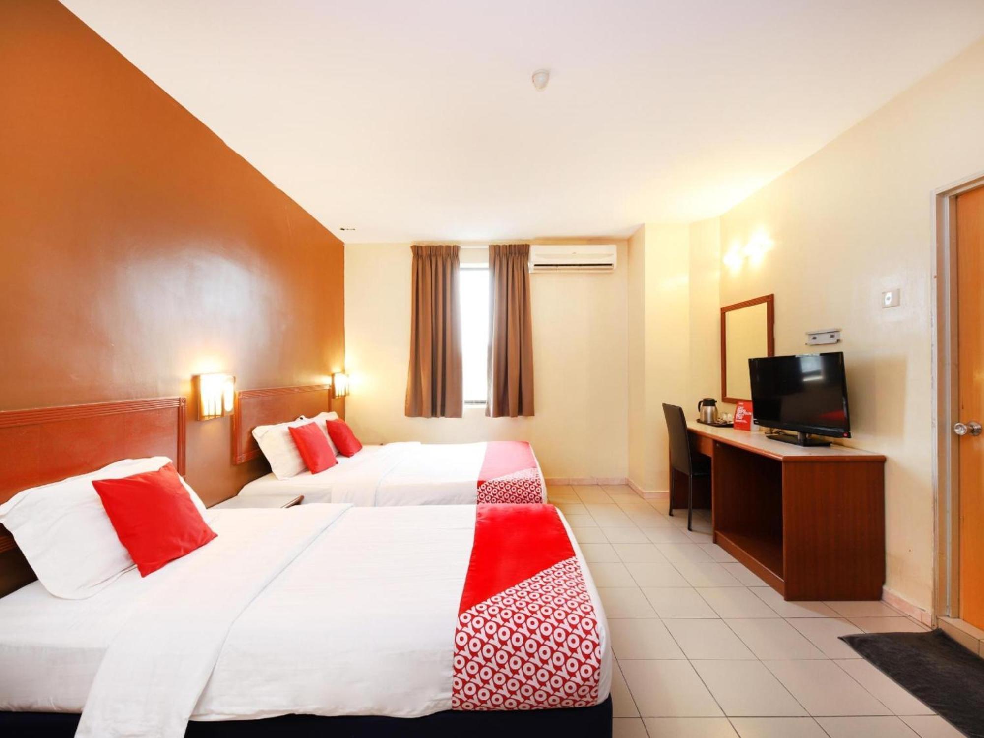 Super Oyo 447 Comfort Hotel Meru Кланг Экстерьер фото
