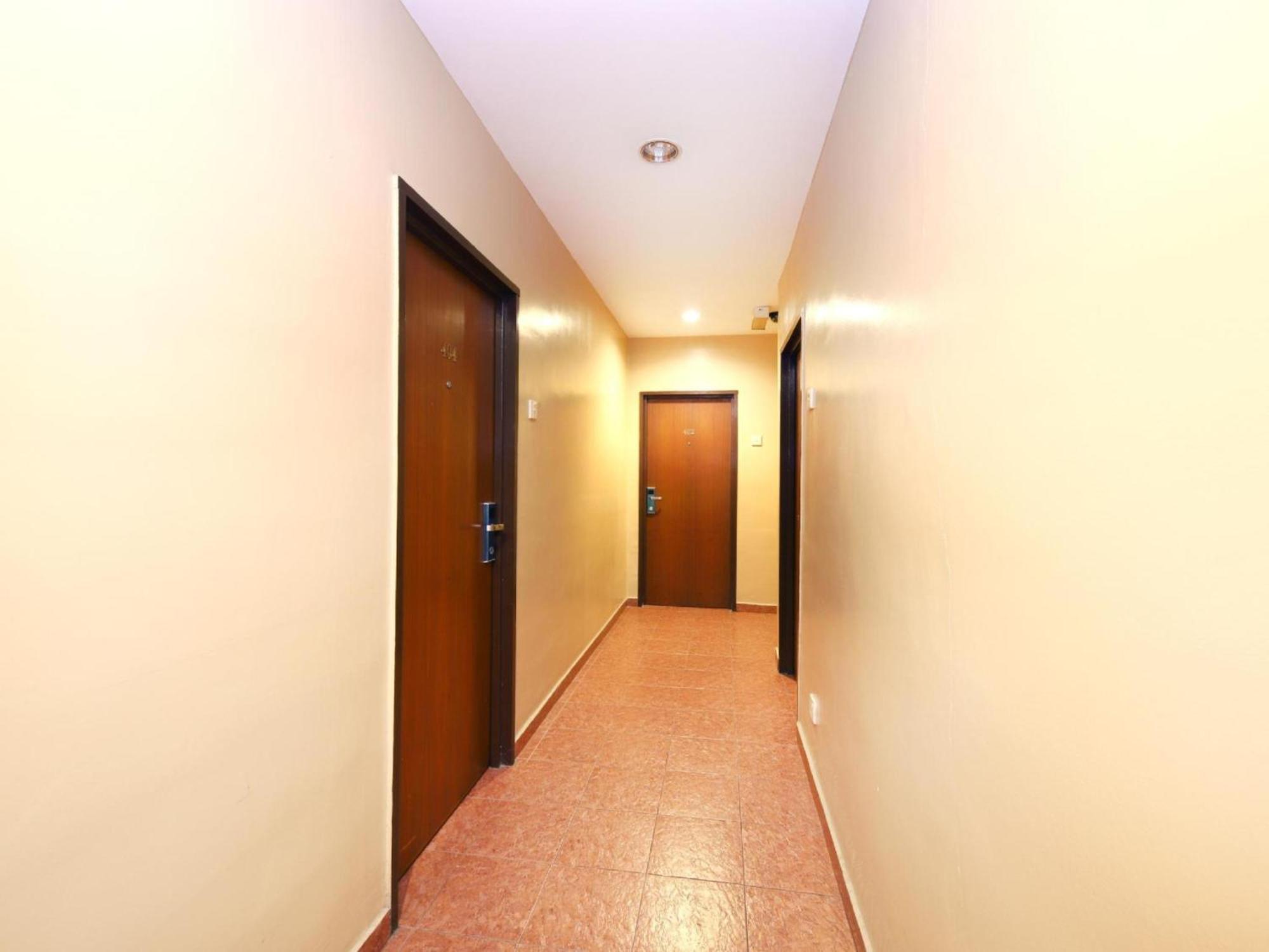 Super Oyo 447 Comfort Hotel Meru Кланг Экстерьер фото