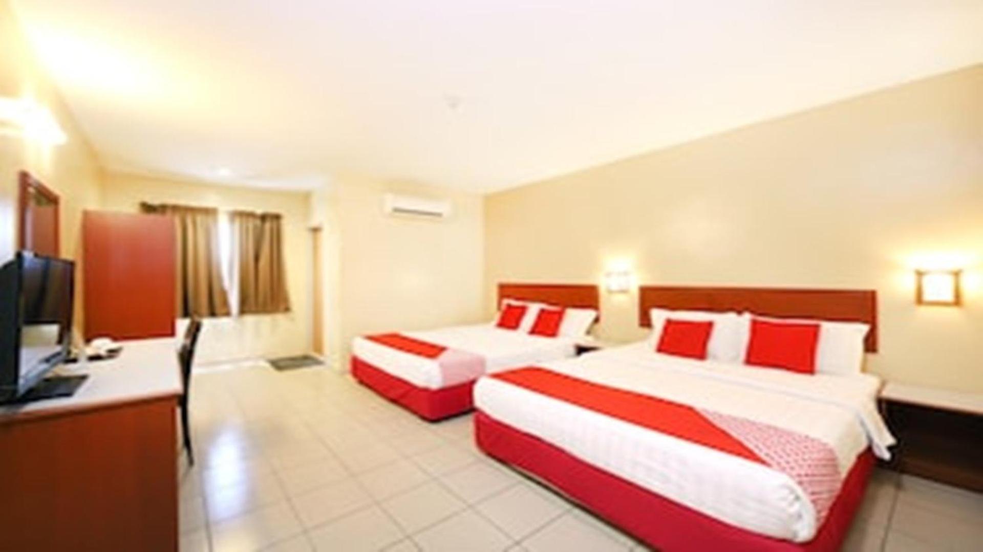 Super Oyo 447 Comfort Hotel Meru Кланг Экстерьер фото